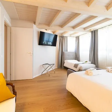 650m From The Sea, 8 Guests, Ac, Wi-fi Apartmán