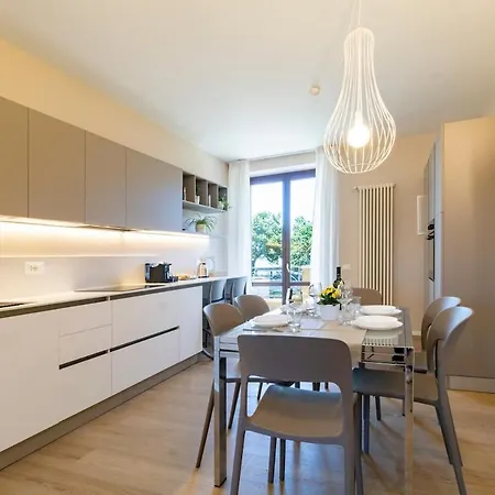 דירה 650m From The Sea, 8 Guests, Ac, Wi-fi